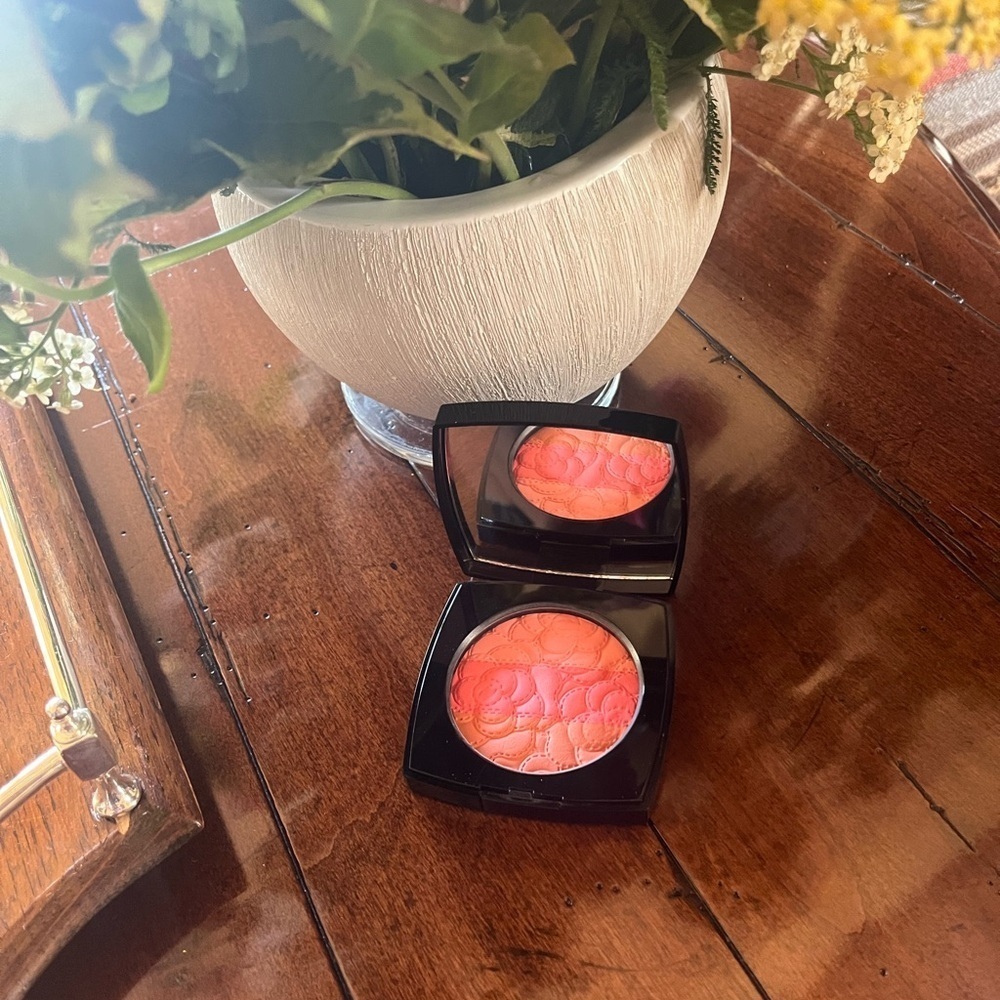 CHANEL CAMELIA‎ FUTURA TRÍO POUDRES BLUSH POWDER TRIO GET A FREE EYE SHADOW